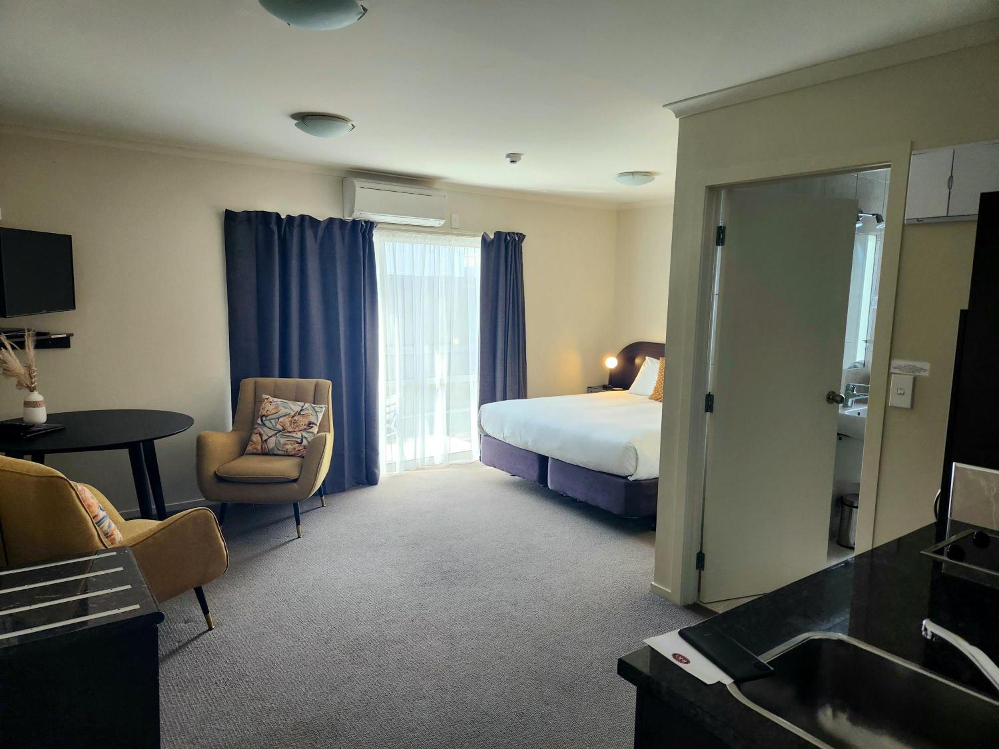 B-Ks Premier Motel Palmerston North Exterior photo